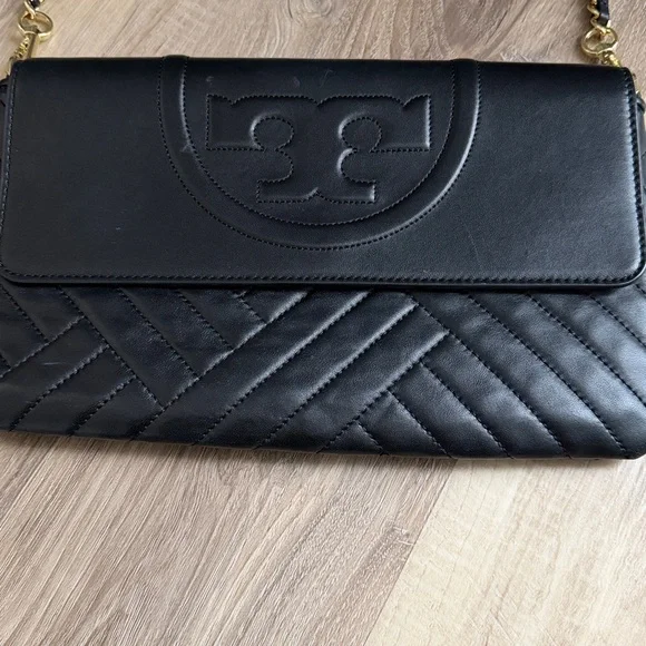 Tory Burch Black Quilted Leather Shoulder Bag with Gold Chain - Picture 2 of 5